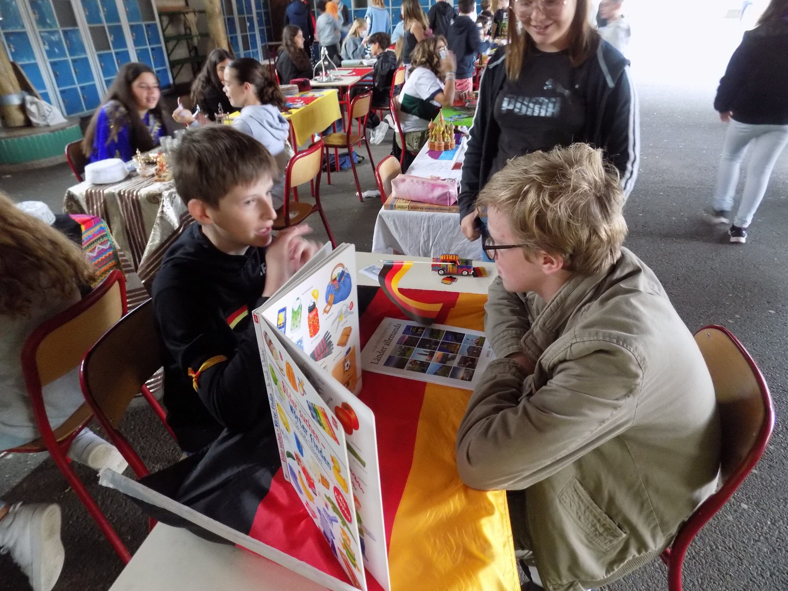 A Foch, les collégiens découvrent les langues de leur camarades (mardi 26 septembre 2023)